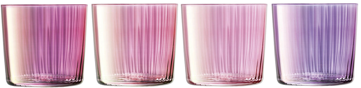4er Set Gems Gobelet 310ml Granat assort. von LSA: vier niedrige, feinwandige Trinkgläser aus Glas mit geriffelter Textur in violetten Glanzfarben.