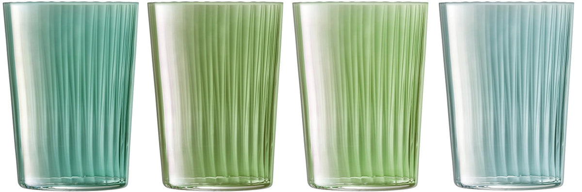 Vier handbemalte Trinkgläser aus Glas in Grüntönen mit geriffelter Textur, Set Gems Gobelet 560ml von LSA, Höhe 12cm.