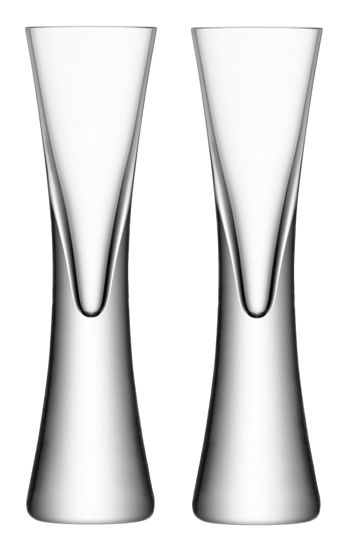 Zwei transparente, mundgeblasene Likörgläser aus Glas mit schlankem Kelch und dickem, ausgestelltem Stiel, Modell Moya von LSA, 50ml Fassungsvermögen.