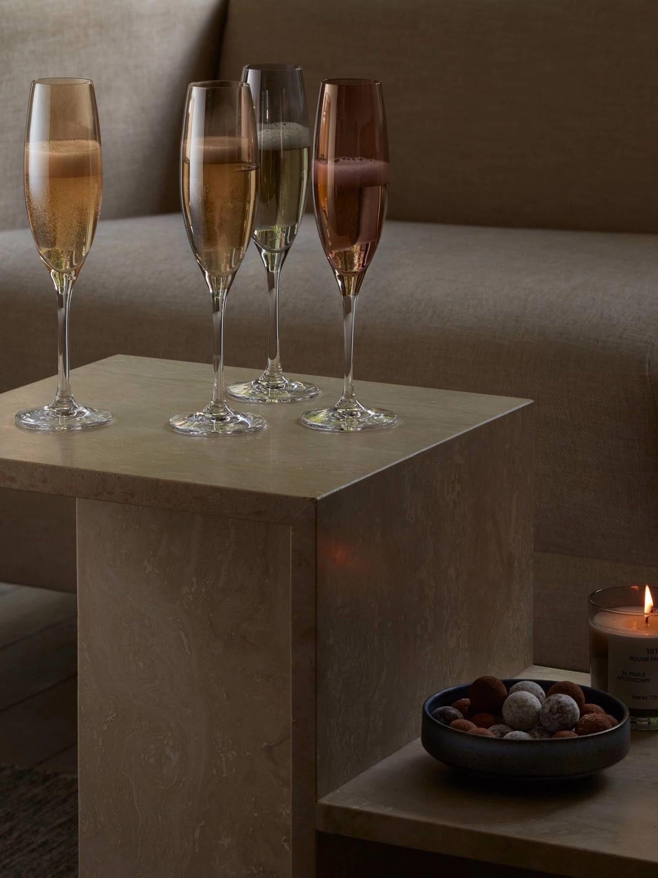 Elegantes 4er Set Polka Sektkelche (225ml) in verschiedenen Metallfarben, ideal für festliche Anlässe und stilvolle Tischdekoration.