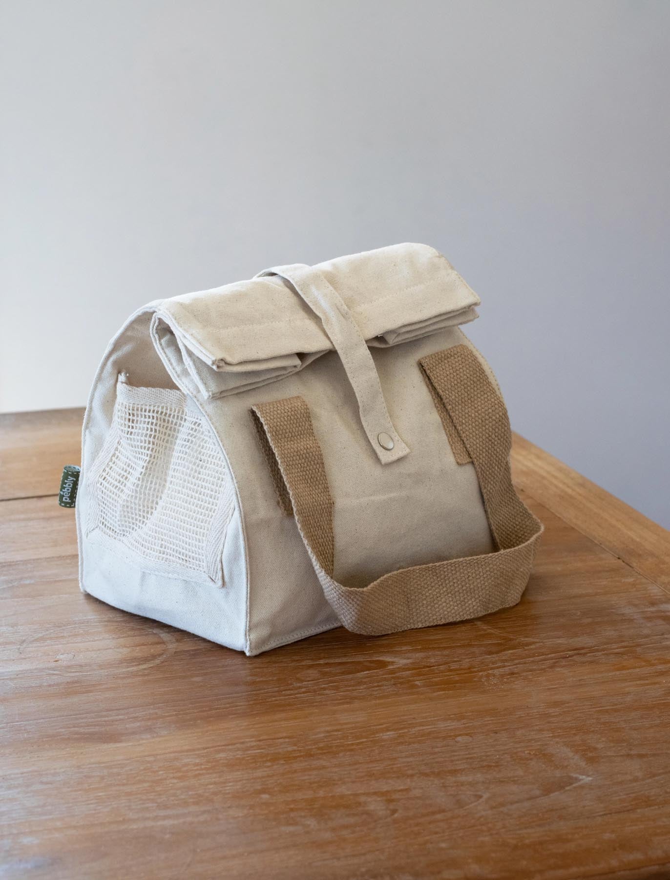 Stylische Lunch Tasche in elegantem Naturton, großzügig bemessen mit 32x25x17cm, ideal für unterwegs und für frische Snacks.