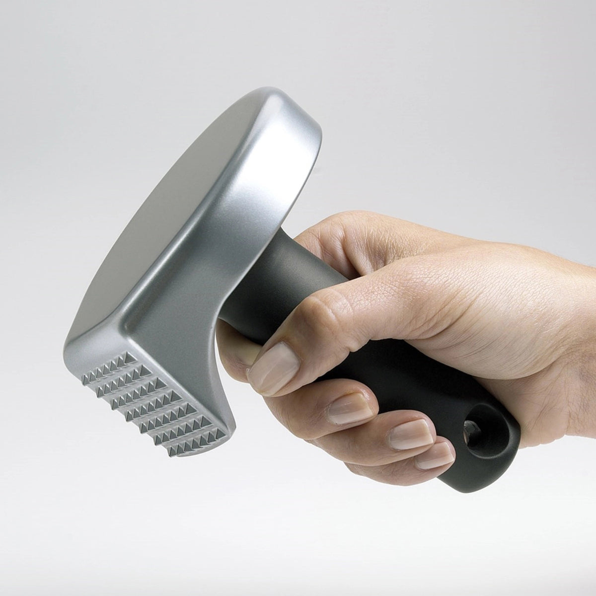 GG Fleischhammer m. Antihaftbelag in Mehrfarbig präsentiert im Onlineshop von KAQTU Design AG. Küchenhelfer ist von OXO