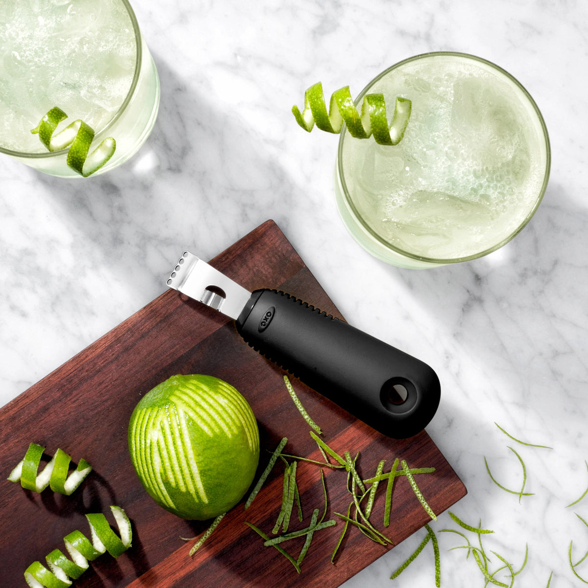 Good Grips Schäler für Zester in Schwarz präsentiert im Onlineshop von KAQTU Design AG. Küchenhelfer ist von OXO