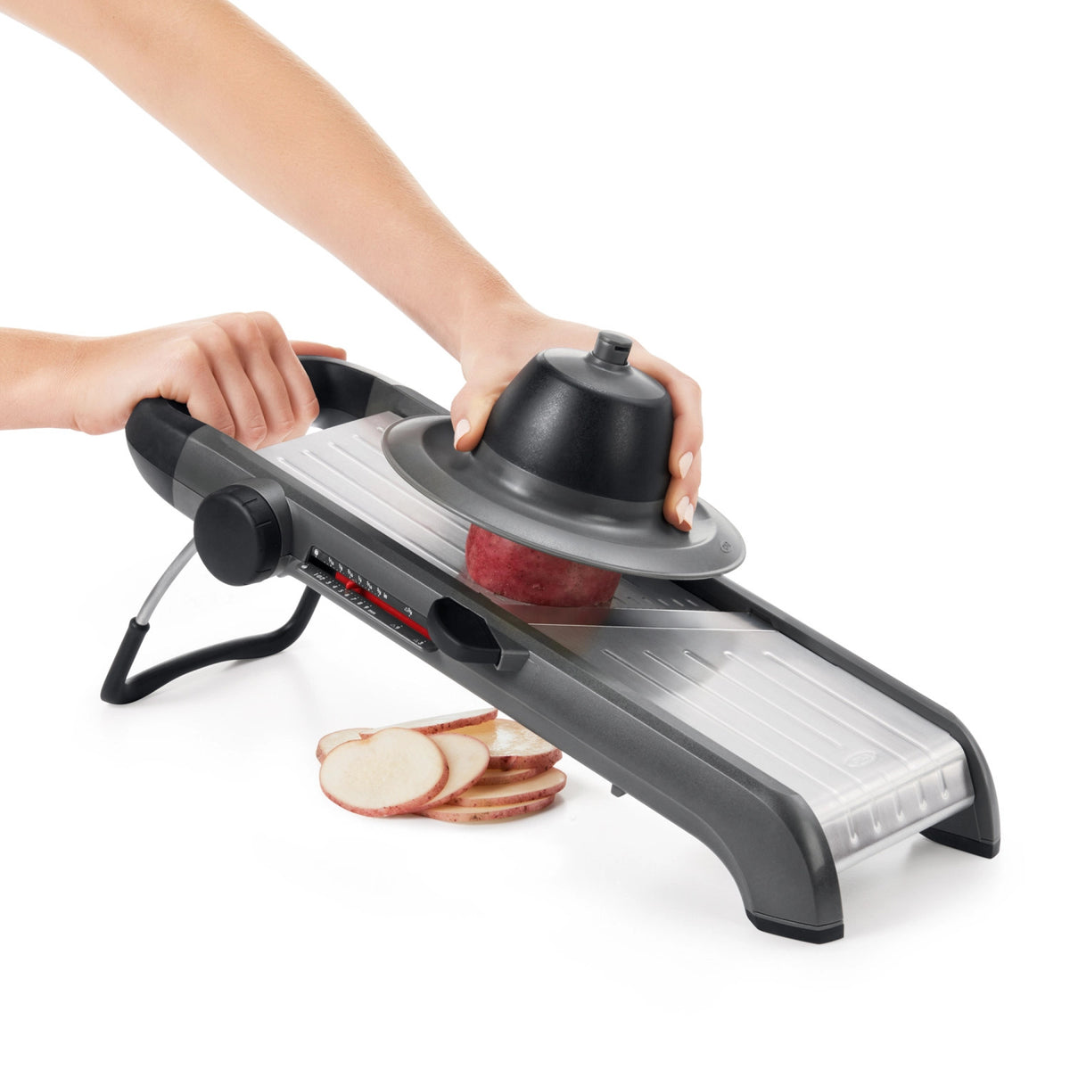 Profi Obst- und Gemüsehobel 2.0 in Schwarz präsentiert im Onlineshop von KAQTU Design AG. Küchenhelfer ist von OXO