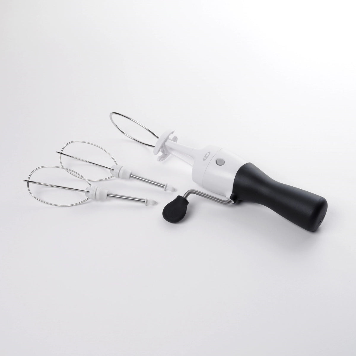 Handrührer, weiss in Weiss präsentiert im Onlineshop von KAQTU Design AG. Backutensilien ist von OXO