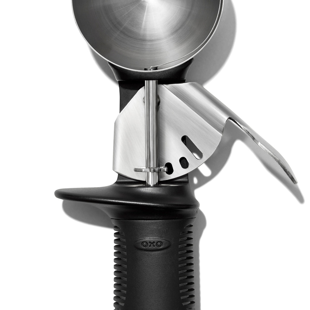 TriGood Gripser Glacelöffel in Schwarz präsentiert im Onlineshop von KAQTU Design AG. Gefrieren ist von OXO