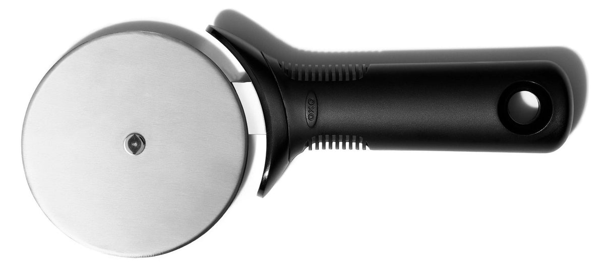 Good Grips Pizzarad D10cm in Schwarz präsentiert im Onlineshop von KAQTU Design AG. Pizza ist von OXO