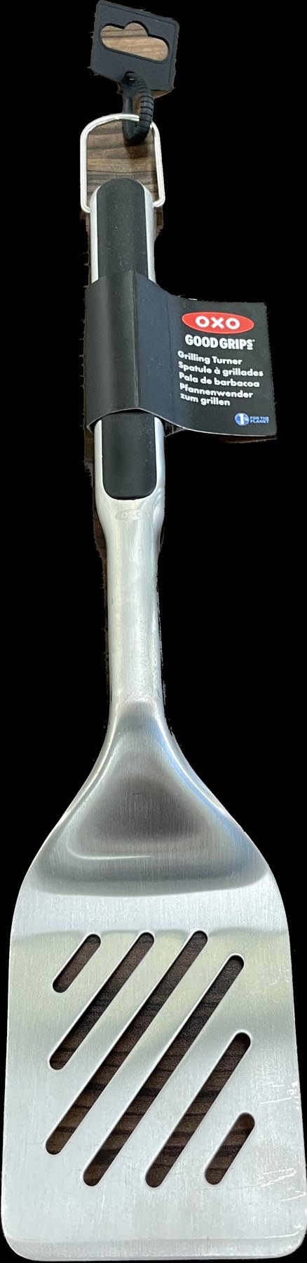 Robuster Grillwender von OXO, ideal für das Wenden von Fleisch und Gemüse, ausgestattet mit ergonomischem Griff für optimalen Komfort und Kontrolle.