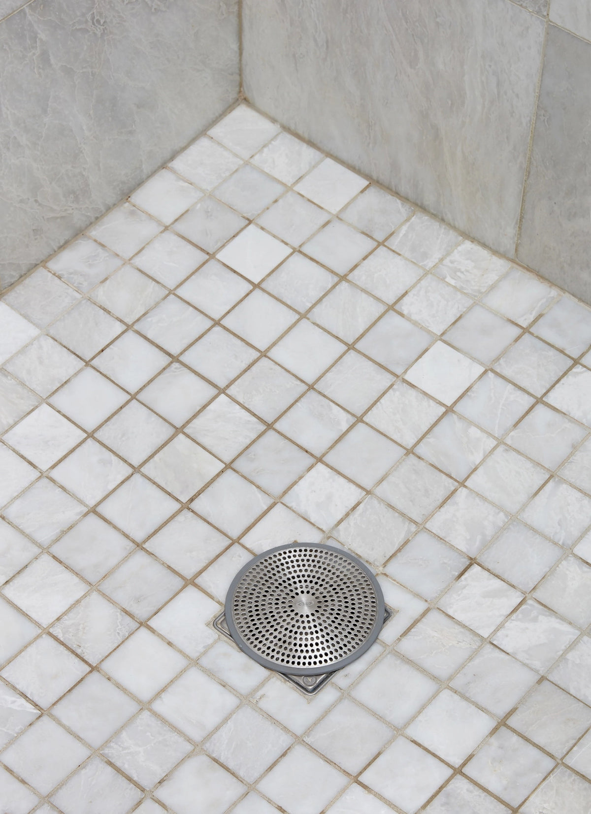 Edelstahlsieb für Duschabflüsse 12cm in Silber präsentiert im Onlineshop von KAQTU Design AG. Küchensieb ist von OXO