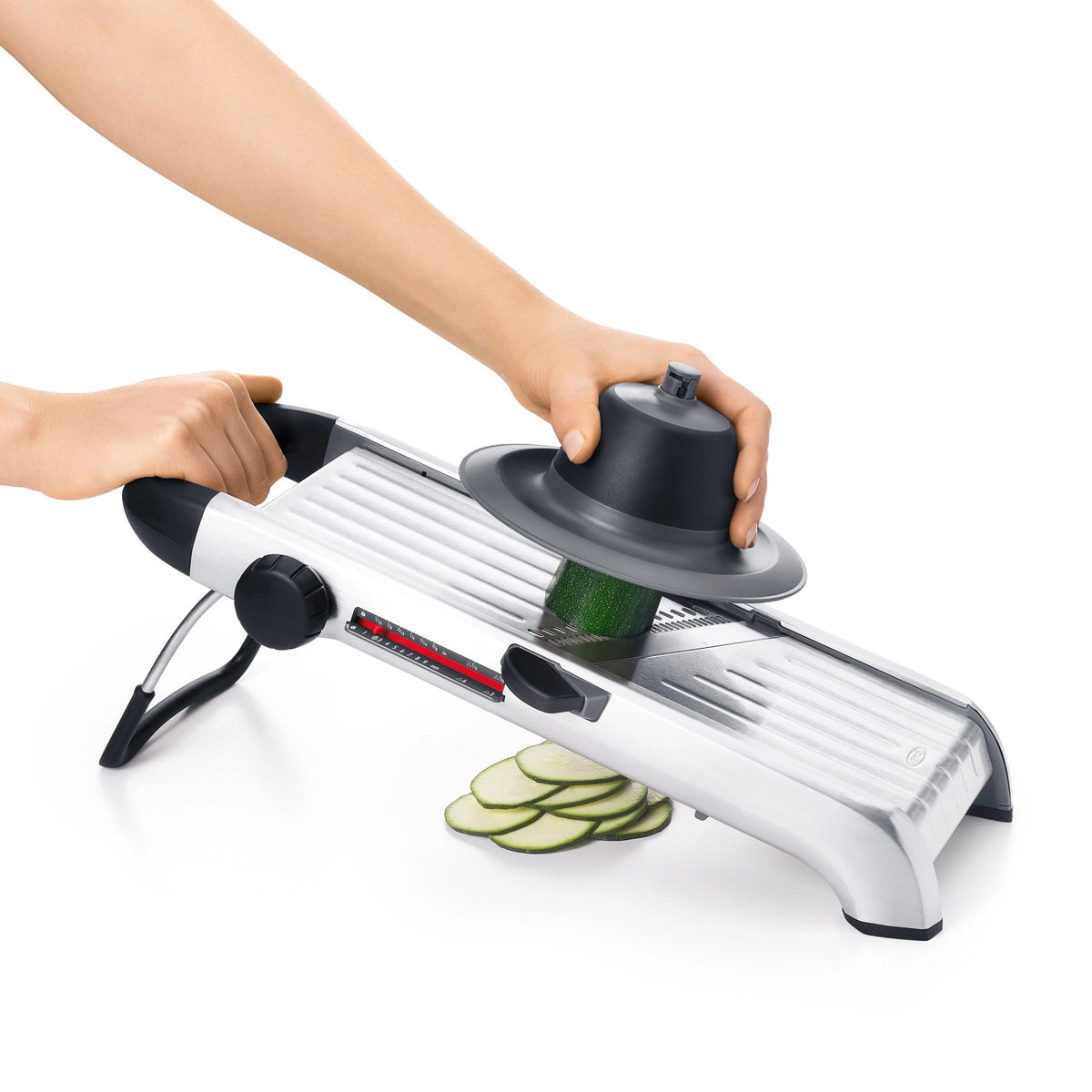 OXO Chef Mandoline 2.0, 44x17cm in Weiss präsentiert im Onlineshop von KAQTU Design AG. Küchenhelfer ist von OXO