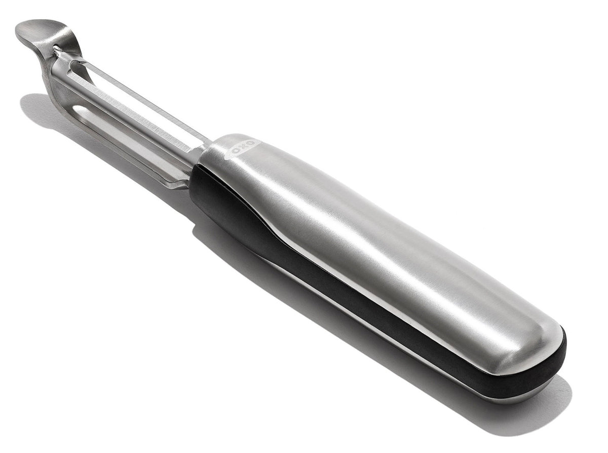 Good Grips Steel Y-Schäler, 13cm in Silber präsentiert im Onlineshop von KAQTU Design AG. Küchenhelfer ist von OXO