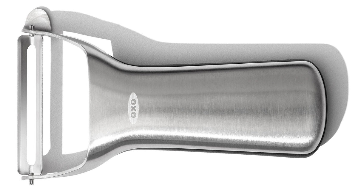 Good Grips Steel Schäler schwenkbar, 19cm in Silber präsentiert im Onlineshop von KAQTU Design AG. Küchenhelfer ist von OXO