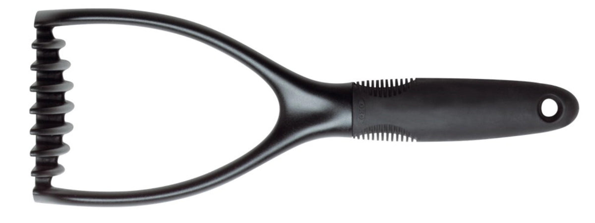 Nylon Kartoffelstampfer, schwarz in Schwarz präsentiert im Onlineshop von KAQTU Design AG. Küchenhelfer ist von OXO
