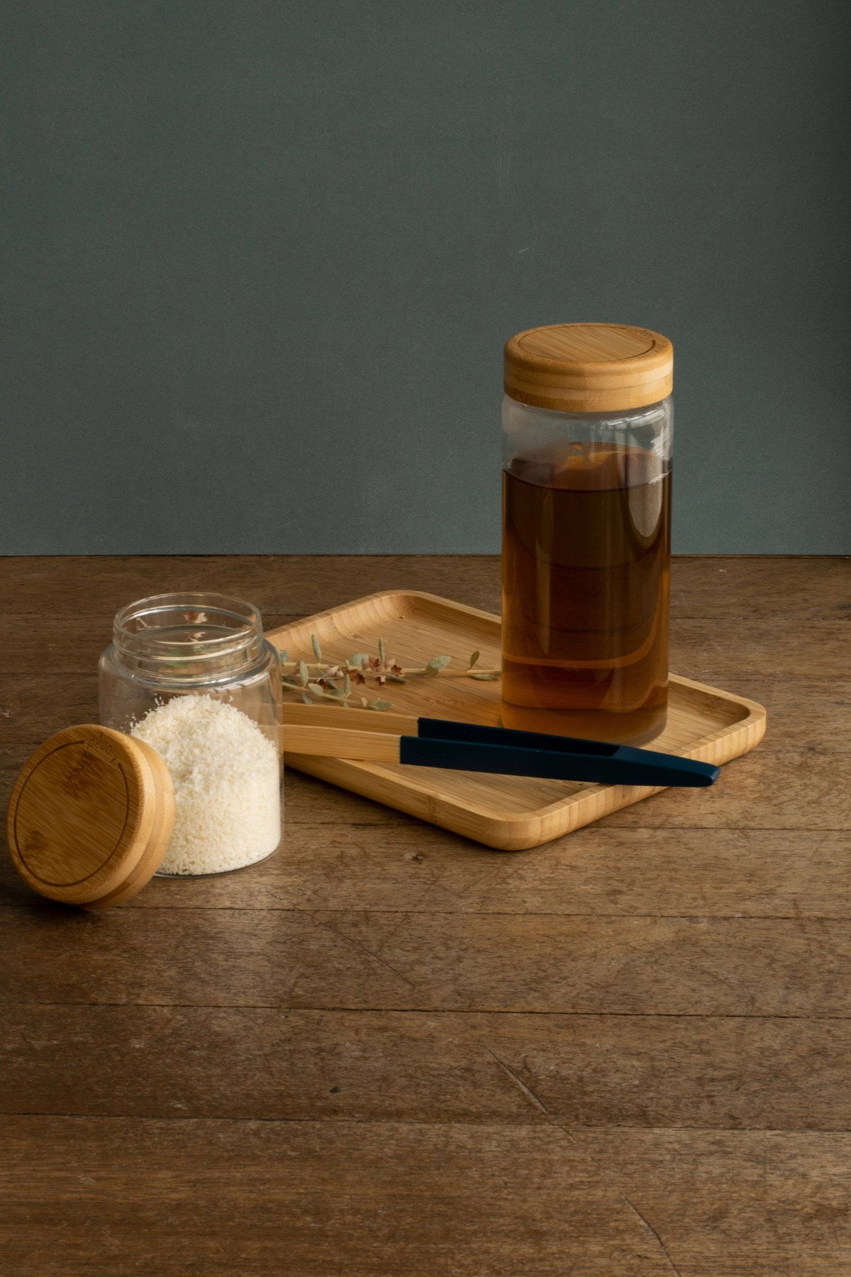 Vorratsglas mit Bambusdeckel 450ml in Transparent präsentiert im Onlineshop von KAQTU Design AG. Aufbewahrungsdose ist von Pebbly