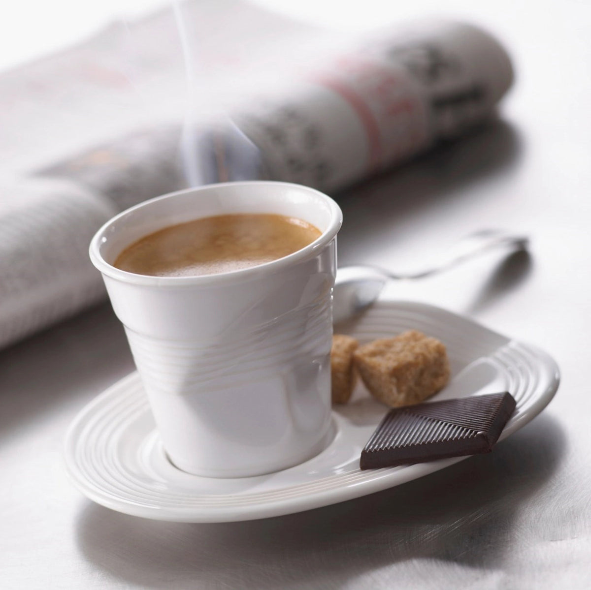 Knitterbecher Espresso 8cl, weiss in Weiss präsentiert im Onlineshop von KAQTU Design AG. Tasse ist von Revol