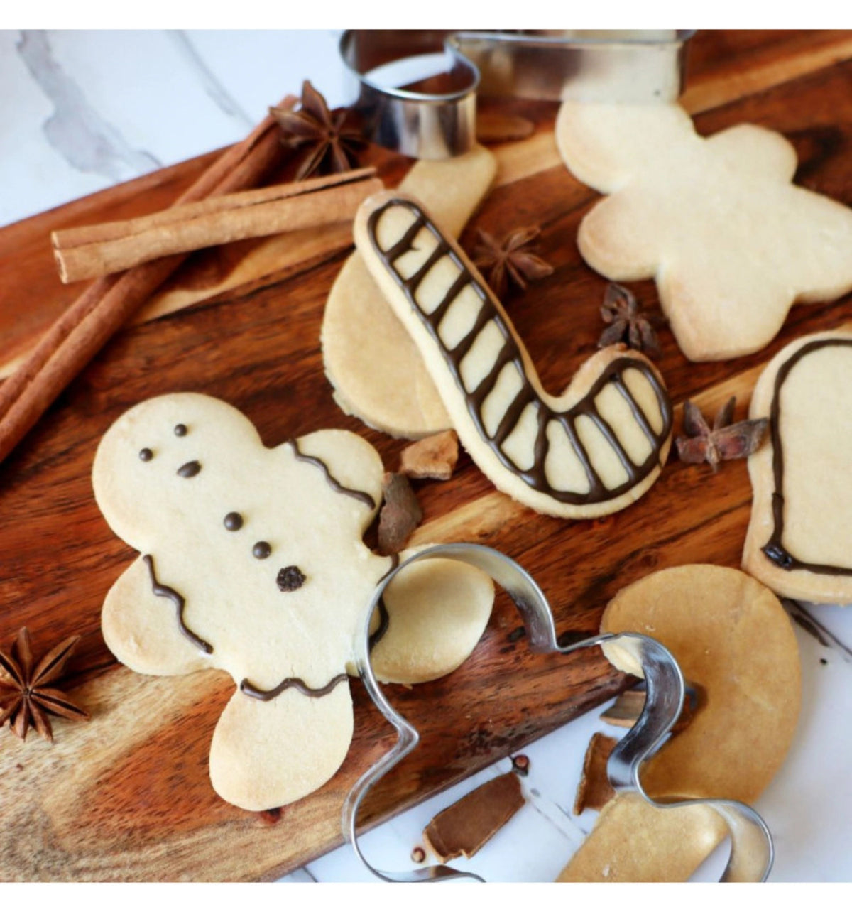 18-tlg. Set Ausstechformen Weihnachten in Silber präsentiert im Onlineshop von KAQTU Design AG. Ausstecher ist von Scrap Cooking