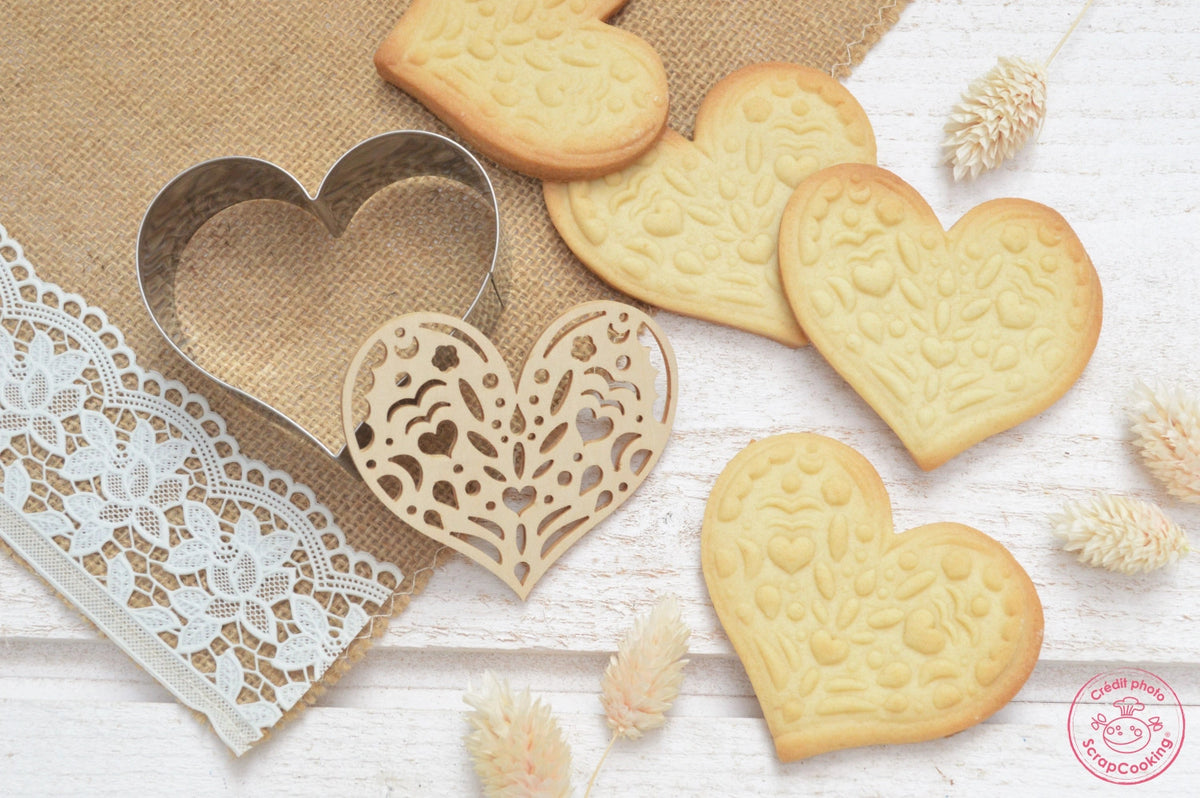 Ausstechform u. Holzpräger Herz in Silber präsentiert im Onlineshop von KAQTU Design AG. Ausstecher ist von Scrap Cooking