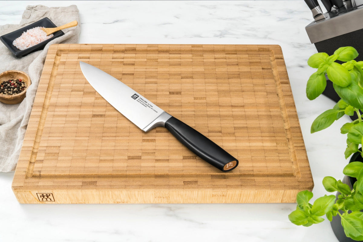 All Star Kochmesser 200 in Schwarz präsentiert im Onlineshop von KAQTU Design AG. Küchenmesser ist von Zwilling Kitchen
