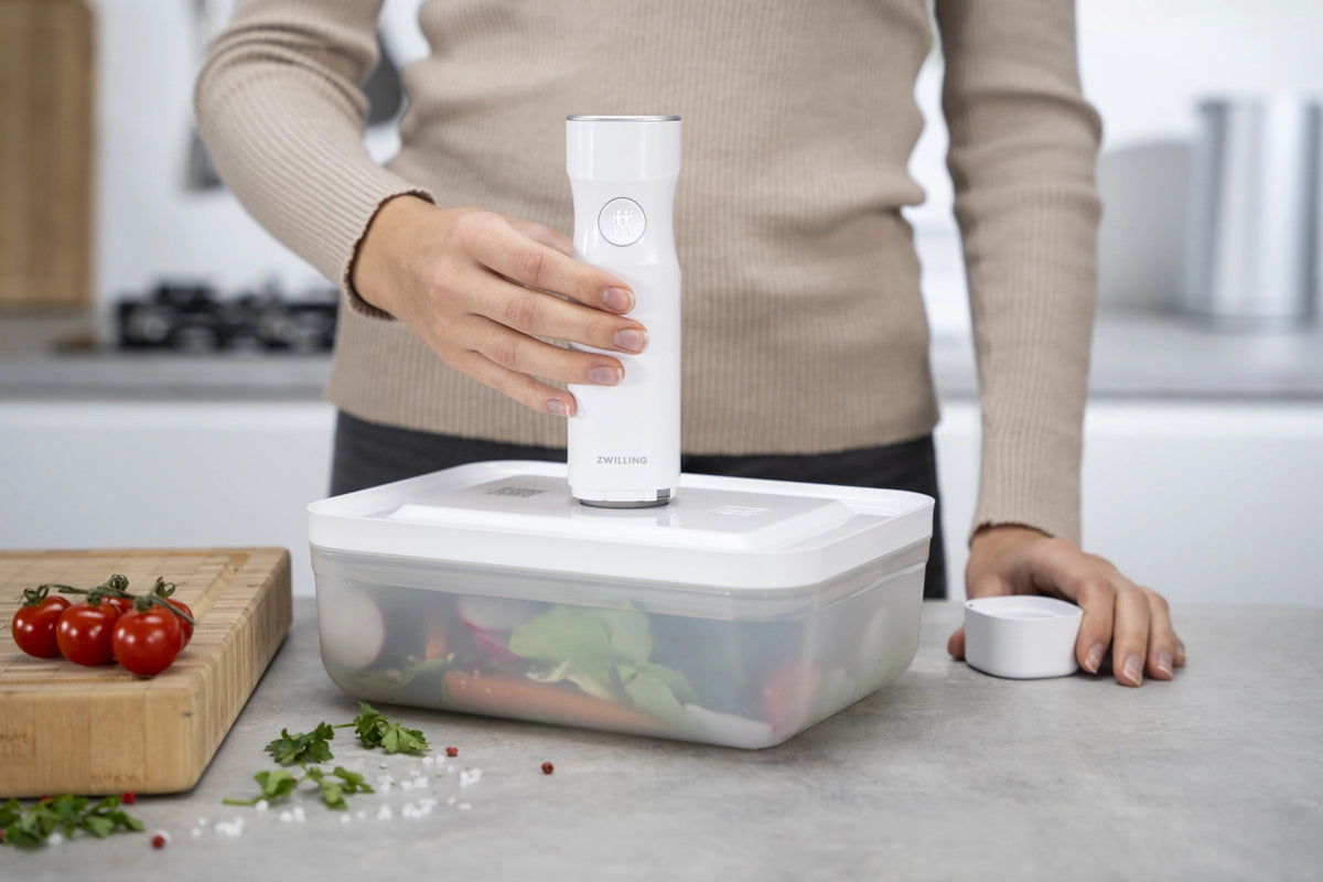 Vakuumbox M, Kunststoff, 18.2x11.2x9.8 cm - 0.9L in Weiss präsentiert im Onlineshop von KAQTU Design AG. Aufbewahrungsbehälter ist von Zwilling Kitchen