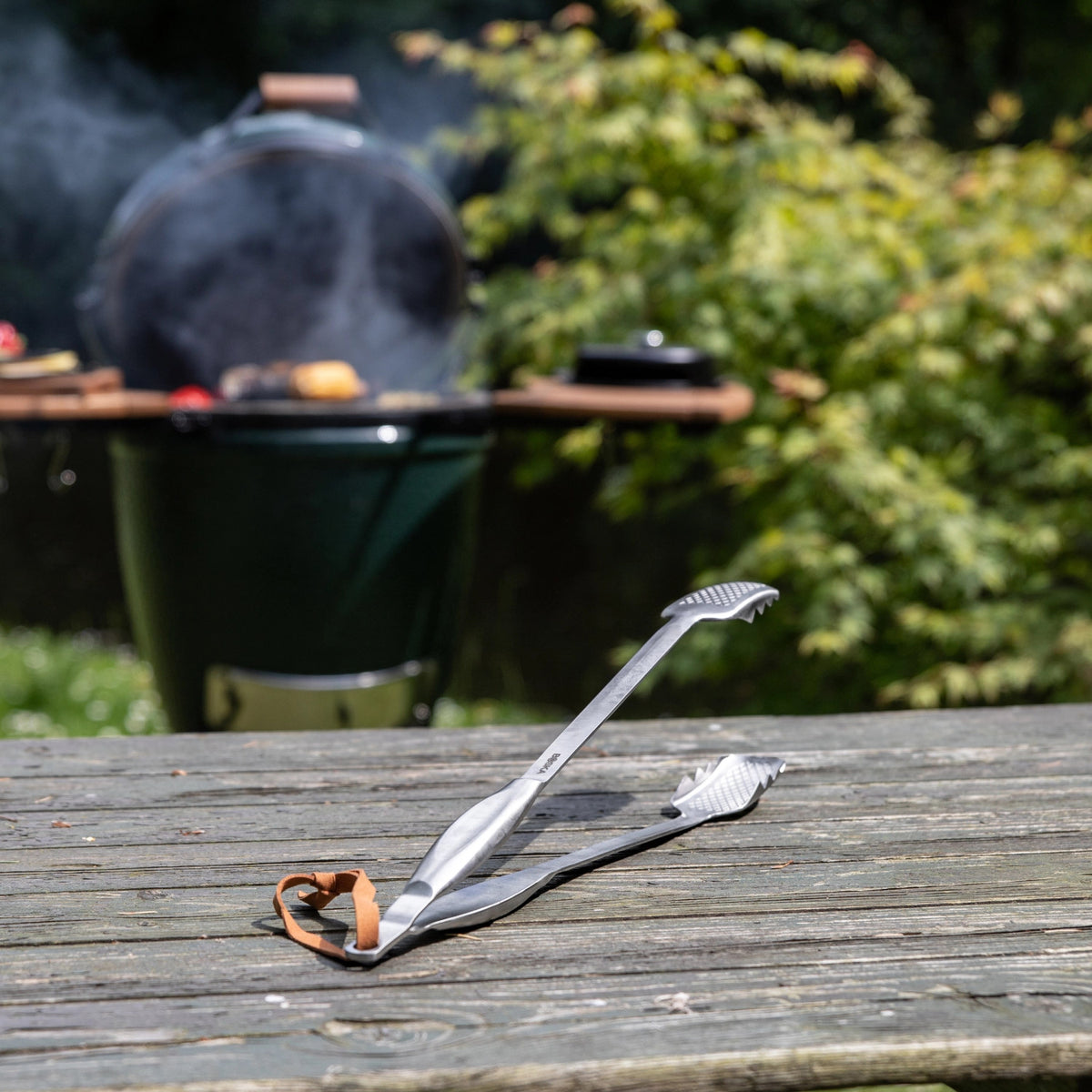 Monaco+ BBQ Zange in Grau präsentiert im Onlineshop von KAQTU Design AG. Küchenhelfer ist von Boska