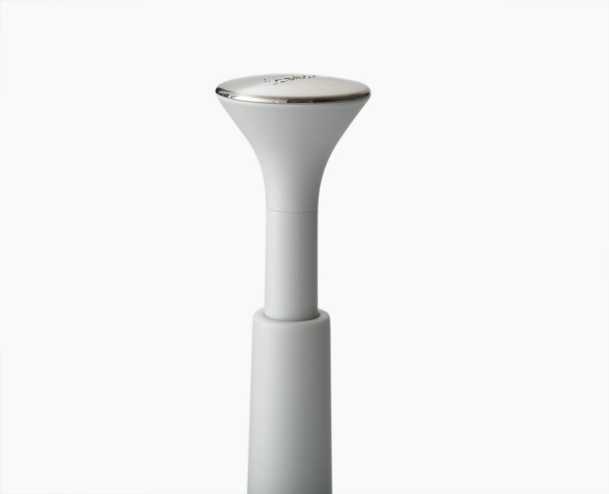 Push+Tear Papierrollenhalter ecru für Küchenrollen bis H24cm in Beige präsentiert im Onlineshop von KAQTU Design AG. Papierrollenhalter ist von Joseph Joseph