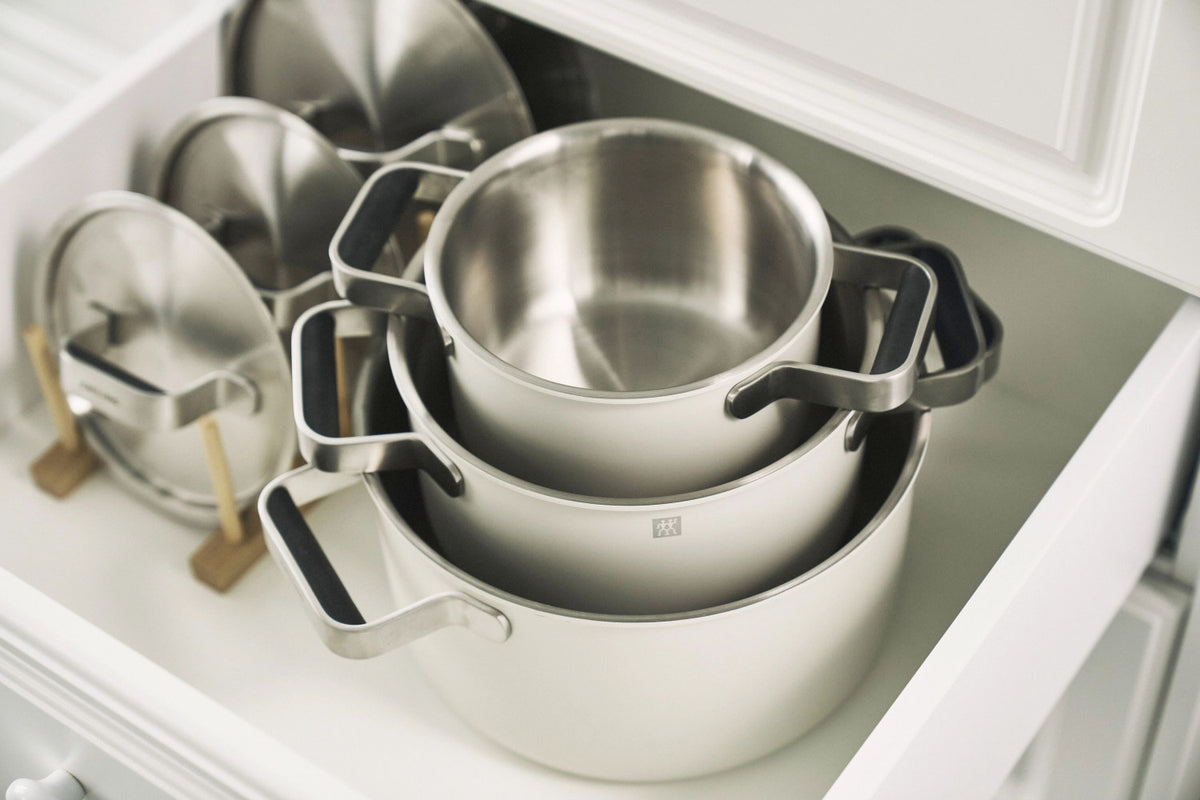 5tlg. Pure Kochgeschirrset Elfenbeinweiss in Weiss präsentiert im Onlineshop von KAQTU Design AG. ist von Zwilling