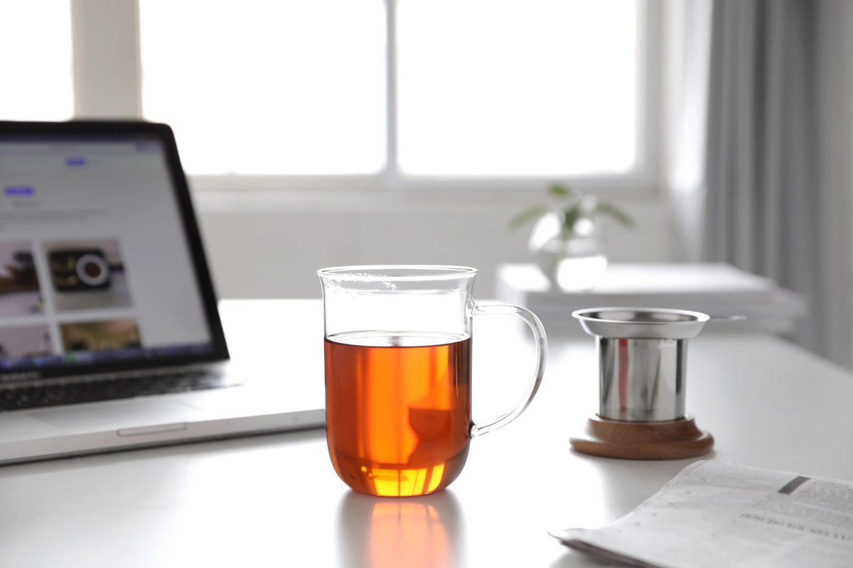 Minima Balance Teetasse mit Sieb 500ml in Weiss präsentiert im Onlineshop von KAQTU Design AG. Tasse ist von Viva