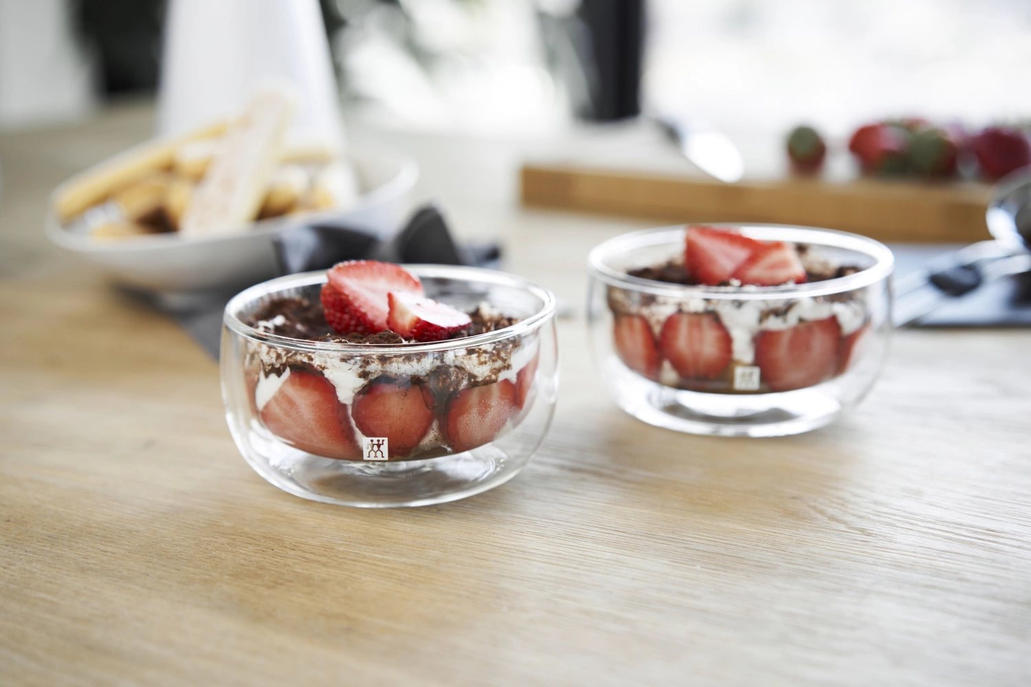 Stilvolles 2er Set Sorrento Dessertgläser von Zwilling, perfekt für die Präsentation von Desserts, mit einem Fassungsvermögen von 280ml.