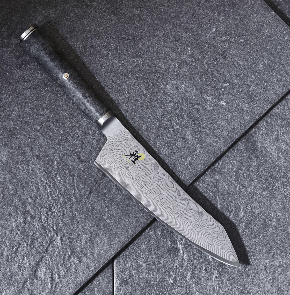 5000 MCD 67 Rocking Santoku 18cm in Braun präsentiert im Onlineshop von KAQTU Design AG. Damastmesser ist von Miyabi