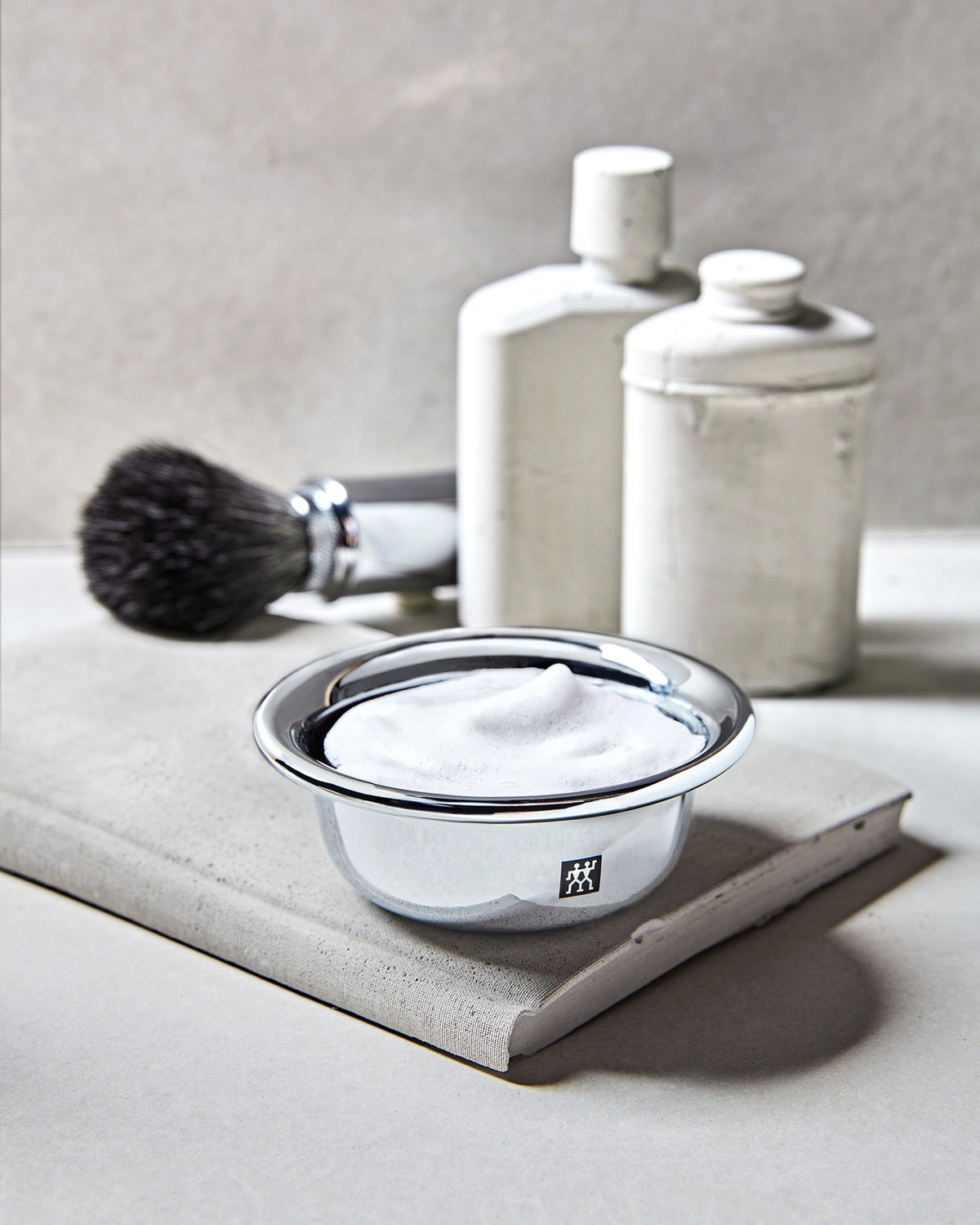 Classic Rasierschale in Schwarz präsentiert im Onlineshop von KAQTU Design AG. Pflege ist von Zwilling Beauty