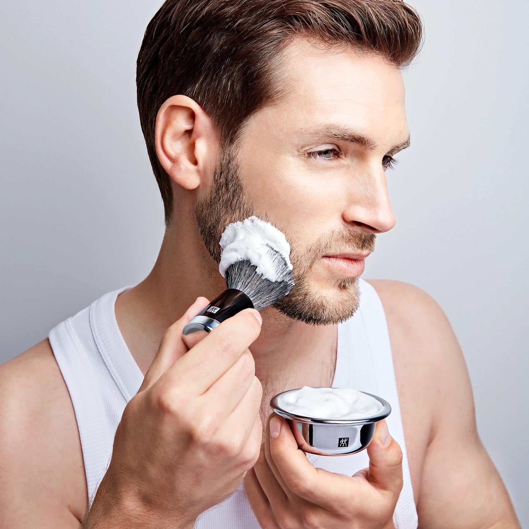 Hochwertiges Rasier Set in edlem Schwarz von Zwilling Beauty, perfekt für eine präzise und komfortable Rasur im Alltag.