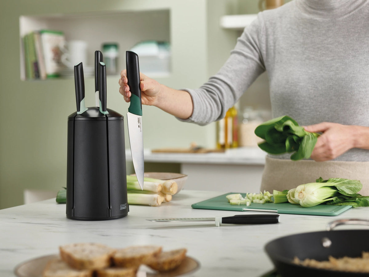 Elevate Messer Karussell 5tlg. sage in Grün präsentiert im Onlineshop von KAQTU Design AG. Küchenmesser ist von Joseph Joseph