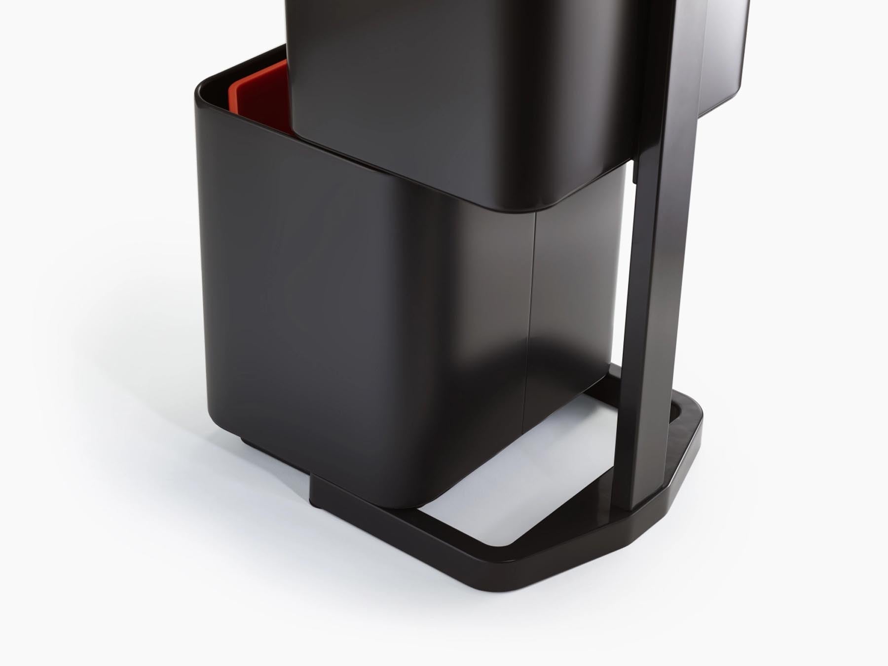 Eleganter Joseph Joseph Totem Max 60L Abfalleimer in Carbon Black, ideal für modernes Wohnen und effiziente Mülltrennung.