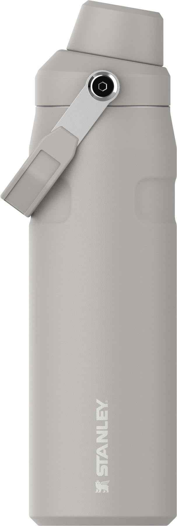 IceFlow Fast Flow Flasche 0.7l ash in Schwarz präsentiert im Onlineshop von KAQTU Design AG. Aufbewahrungsbehälter ist von Stanley