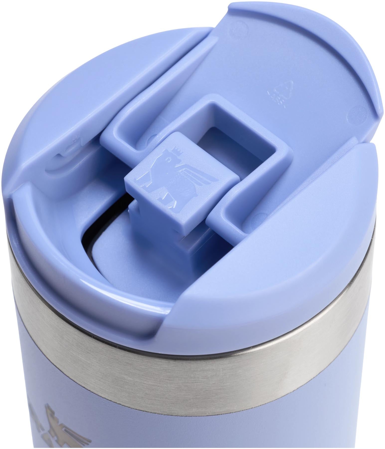 Elegante Thermosflasche AeroLight Transit Mug in sanftem Hydrangea-Violett von Stanley, ideal für die perfekte Temperatur deiner Getränke unterwegs.