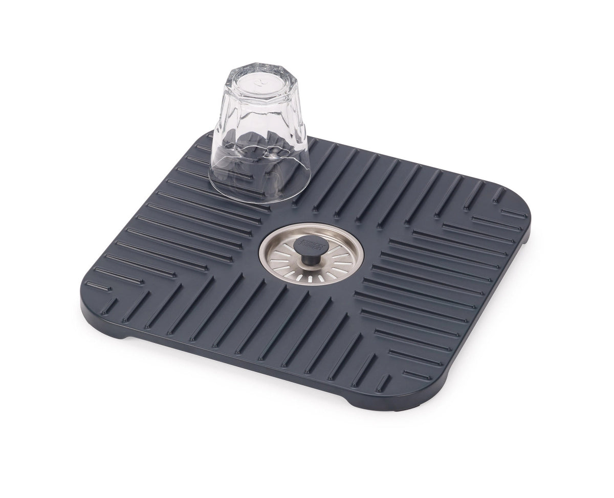 SinkShield Abtropfmatte mit Abfluss S 30x30cm ABS in Grau präsentiert im Onlineshop von KAQTU Design AG. Küchenhelfer ist von Joseph Joseph