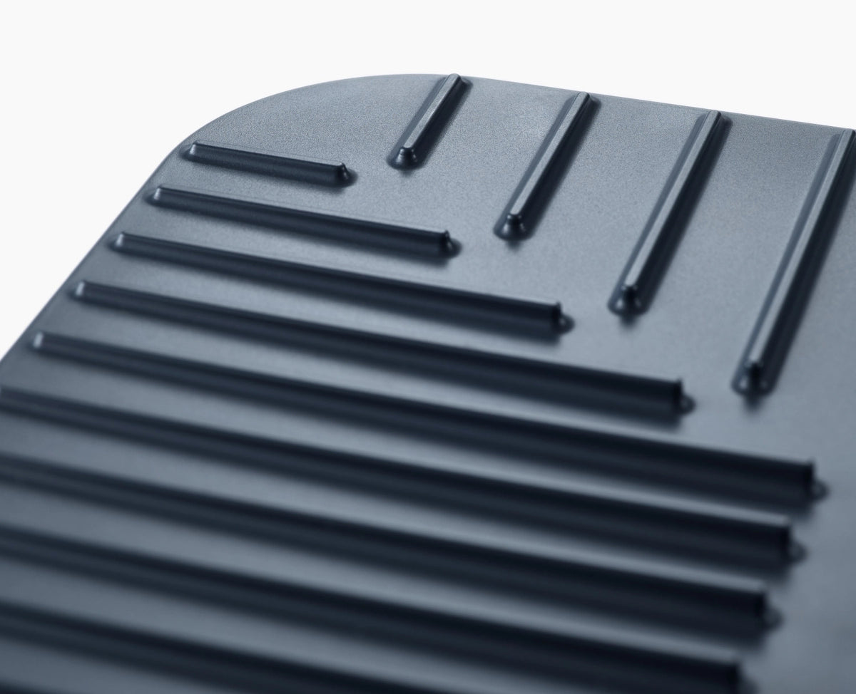 SinkShield Abtropfmatte mit Abfluss S 30x30cm ABS in Grau präsentiert im Onlineshop von KAQTU Design AG. Küchenhelfer ist von Joseph Joseph