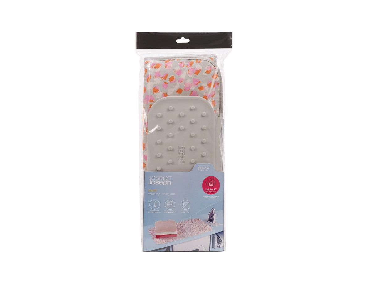 Swift Bügelmatte faltbar L90cm B47cm peach blossom in Pink präsentiert im Onlineshop von KAQTU Design AG. Haushaltshilfen ist von Joseph Joseph