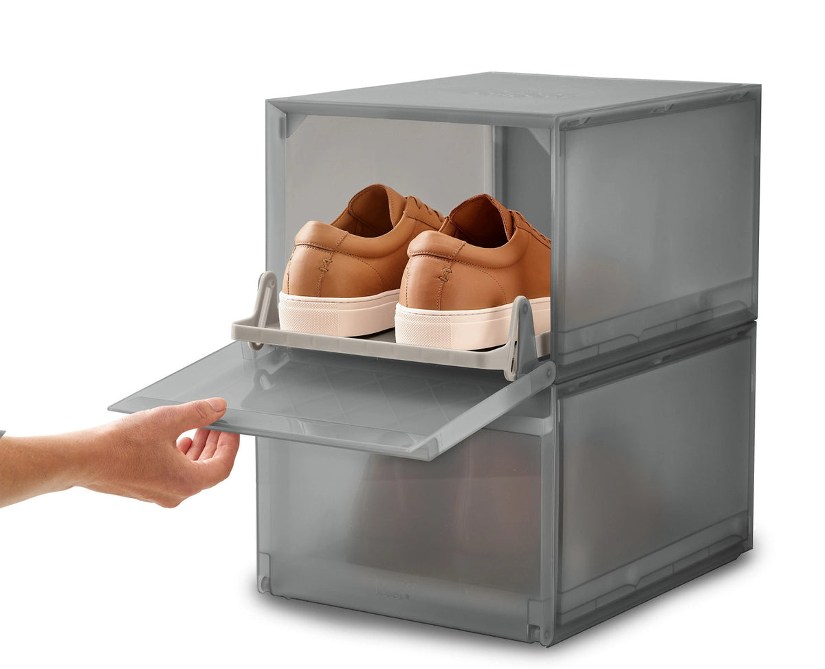 2er Set ShoeCase Schuhschrank PP 22x28x36cm grau in Grau präsentiert im Onlineshop von KAQTU Design AG. Schuhregal ist von Joseph Joseph