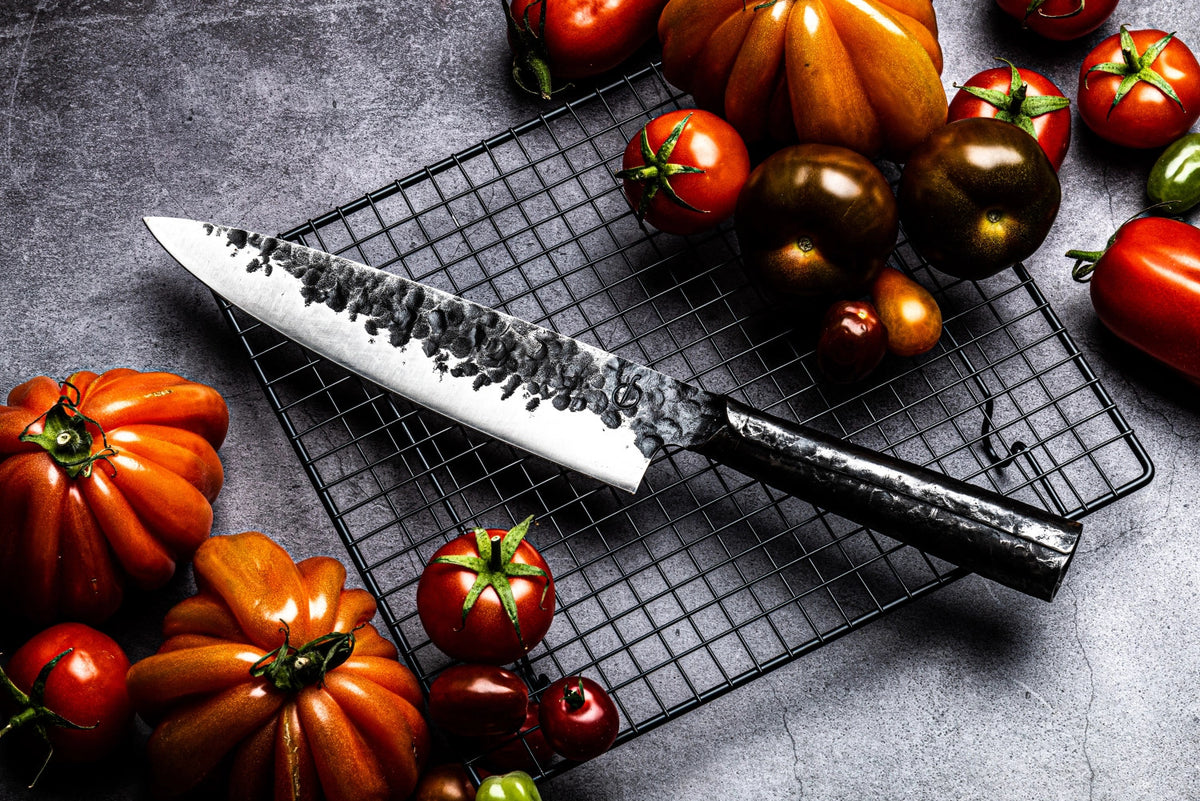 Brute Kochmesser 20cm in Schwarz präsentiert im Onlineshop von KAQTU Design AG. Küchenmesser ist von Forged