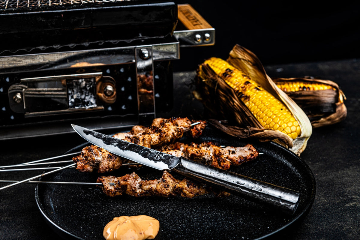 Brute Steakmesser 10cm in Silber präsentiert im Onlineshop von KAQTU Design AG. Küchenmesser ist von Forged