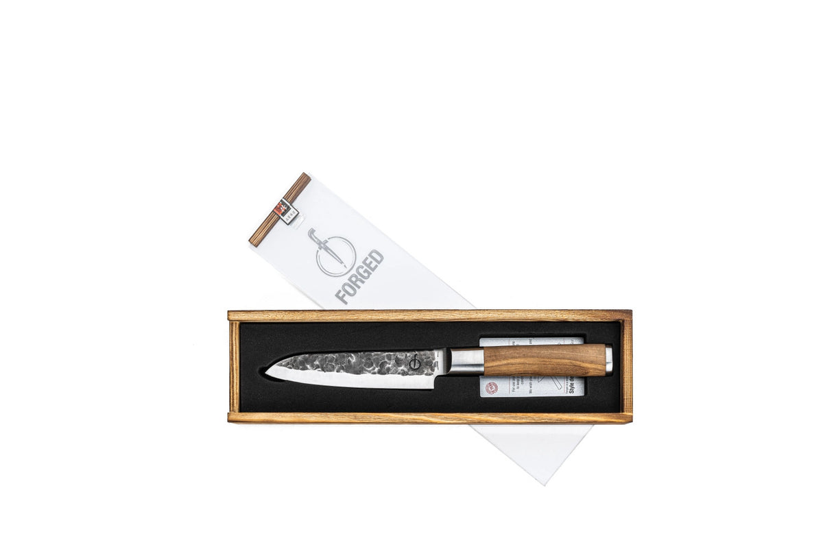 Olive Santokumesser 13cm in Beige präsentiert im Onlineshop von KAQTU Design AG. Küchenmesser ist von Forged