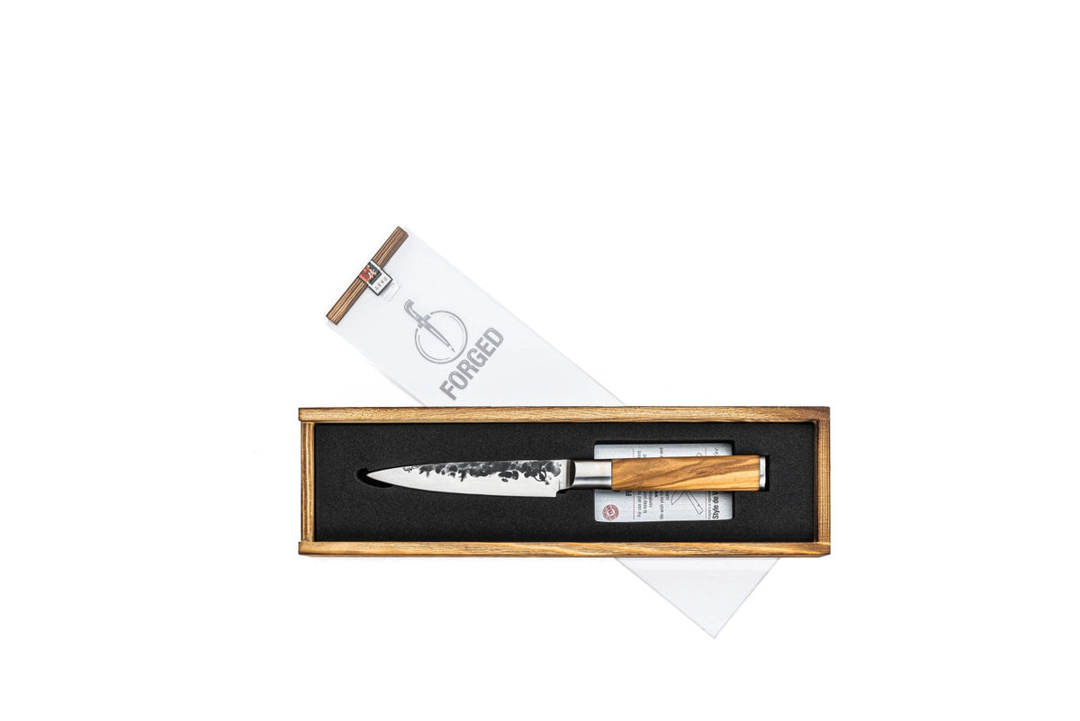 Olive Universalmesser 12.5cm in Beige präsentiert im Onlineshop von KAQTU Design AG. Küchenmesser ist von Forged