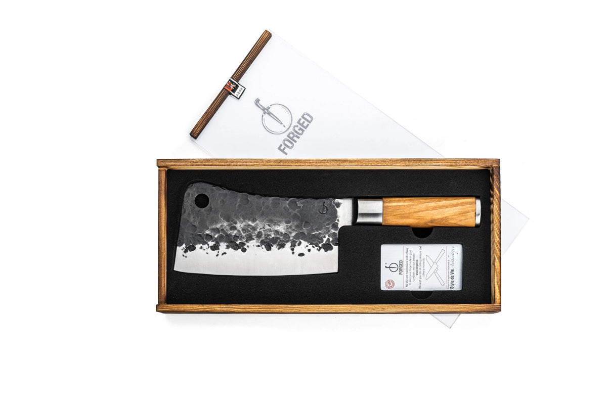 Olive Asiatisches Hackmesser 18cm in Beige präsentiert im Onlineshop von KAQTU Design AG. Küchenmesser ist von Forged