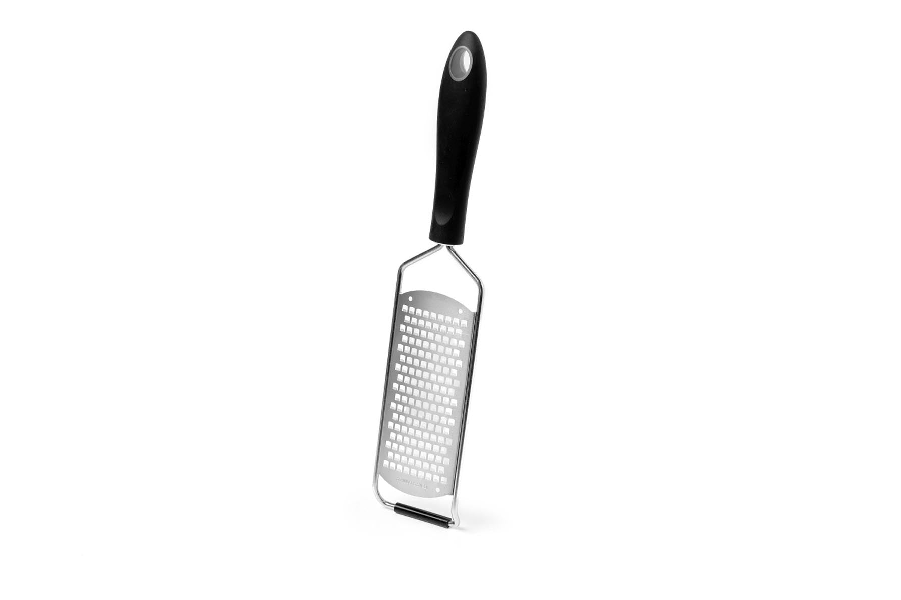 Rostfreie Reibe Breit Fein in Schwarz präsentiert im Onlineshop von KAQTU Design AG. Küchenhelfer ist von Comas