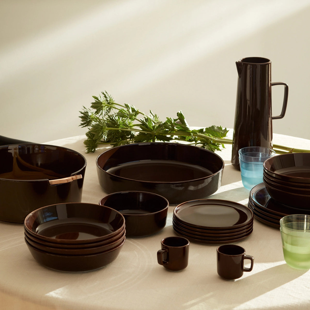 Collective Krug 1.4l mocha in Braun präsentiert im Onlineshop von KAQTU Design AG. Kanne ist von LSA