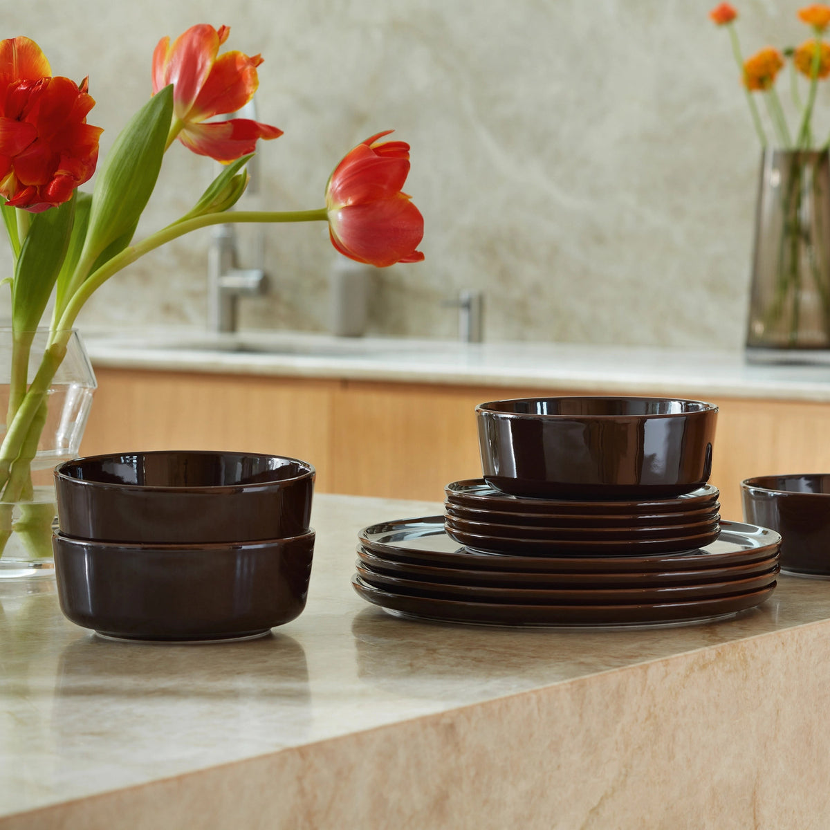 Collective Krug 1.4l mocha in Braun präsentiert im Onlineshop von KAQTU Design AG. Kanne ist von LSA