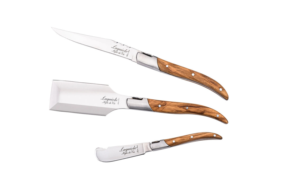 Luxury Line Charcuterie Set Olivenholz in Mehrfarbig präsentiert im Onlineshop von KAQTU Design AG. Küchenmesser ist von Forged