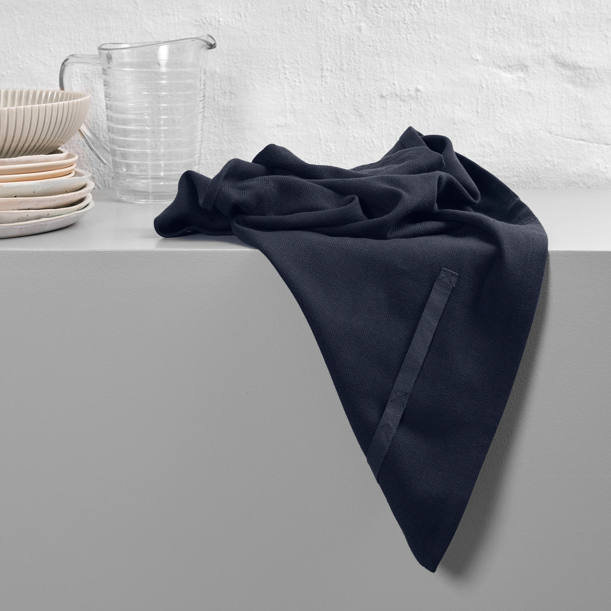 Geschirrtuch 53x86cm dark blue Biobaumwolle in Blau präsentiert im Onlineshop von KAQTU Design AG. Küchentuch ist von The Organic Company