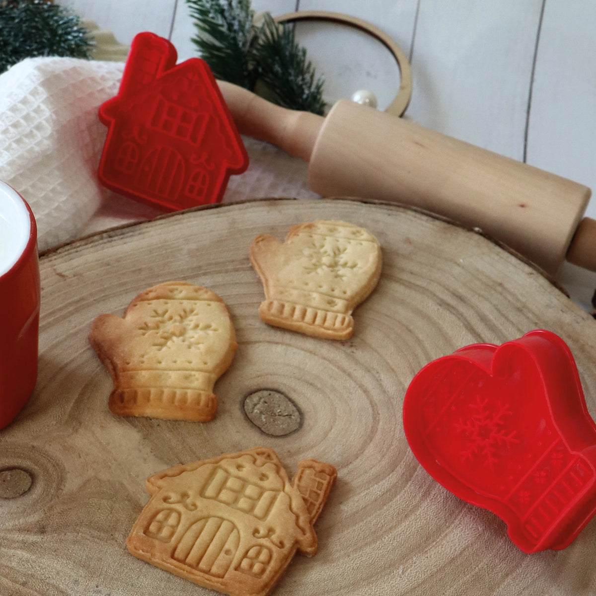 2er Set Ausstechformen Weihnachten in Rot präsentiert im Onlineshop von KAQTU Design AG. Ausstecher ist von Scrap Cooking